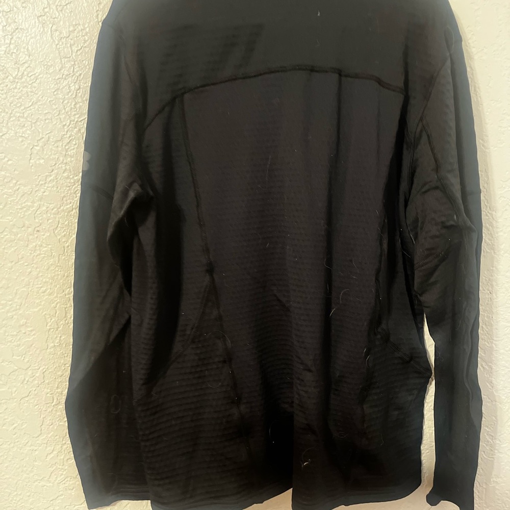 Black under armour pullover !